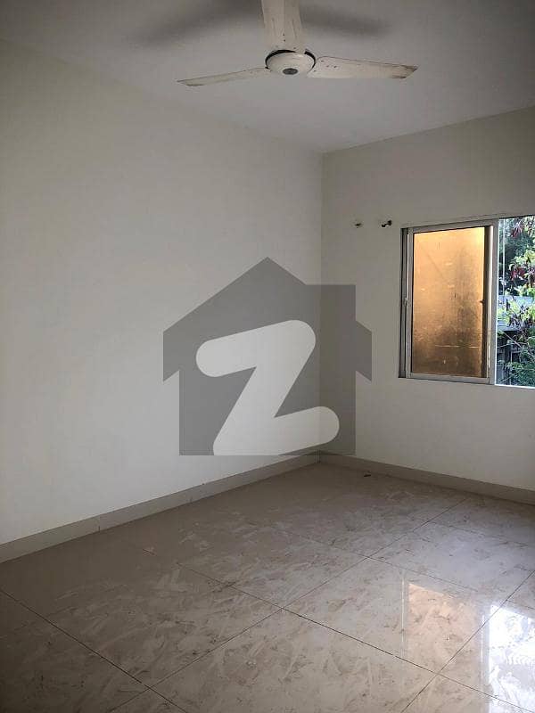 BRAND NEW 4 BED DD 3RD FLOOR PORTION WITH ROOF NEAR JHEEL PARK PECHS