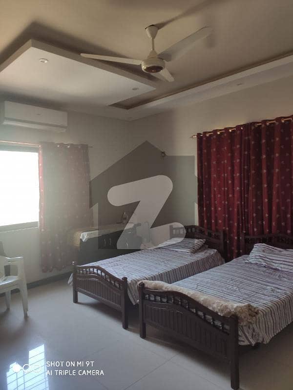 CHANCE DEAL LUXURY PORTION FOR SALE 3 BAD DD WITH ROOF Gulistan E