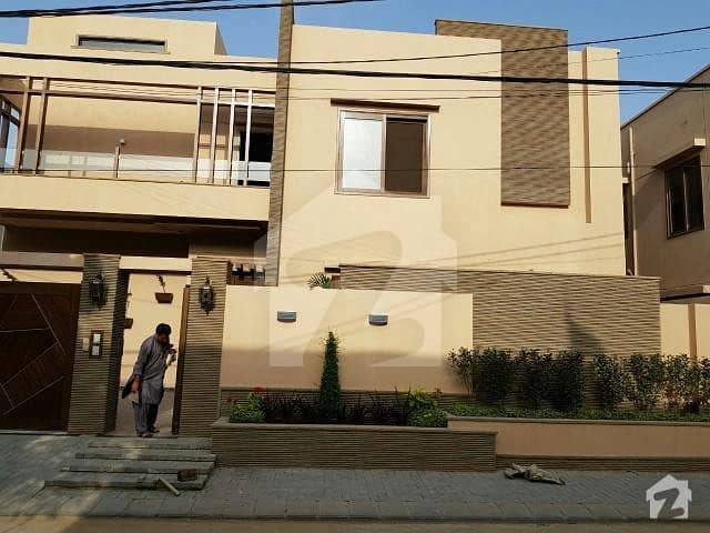 ڈی ایچ اے فیز 7 ڈی ایچ اے کراچی میں 6 کمروں کا 1 کنال مکان 11.75 کروڑ میں برائے فروخت۔