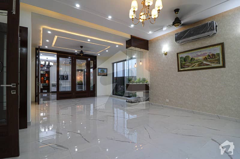 Tasteful 1 Kanal  House Is Available On Rent in Defence Lahore