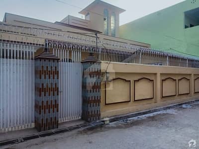 اشرف ٹاؤن چکوال میں 6 کمروں کا 15 مرلہ مکان 1.85 کروڑ میں برائے فروخت۔ اشرف ٹاؤن چکوال میں 6 کمروں کا 15 مرلہ مکان 1.85 کروڑ میں برائے فروخت۔