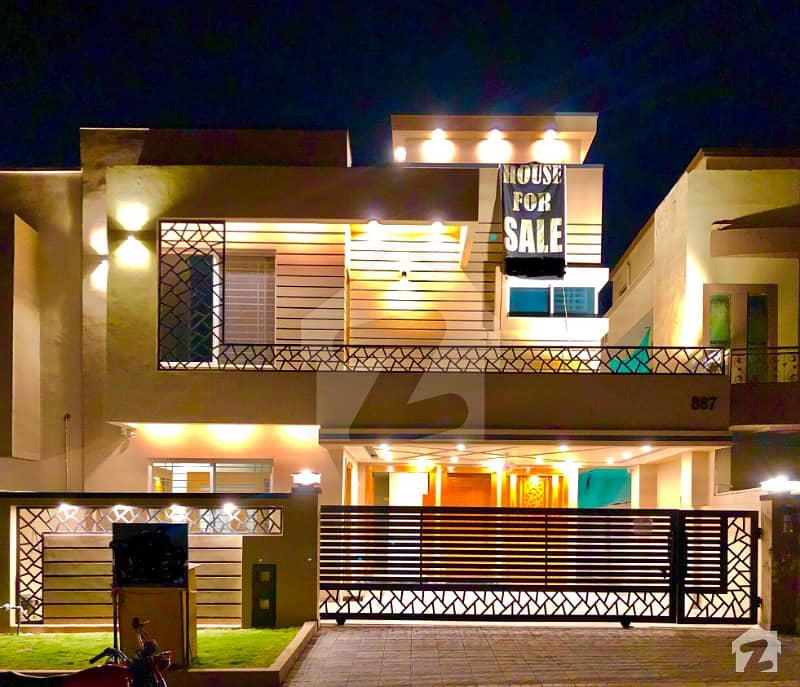 بحریہ ٹاؤن فیز 8 بحریہ ٹاؤن راولپنڈی راولپنڈی میں 5 کمروں کا 10 مرلہ مکان 2.65 کروڑ میں برائے فروخت۔