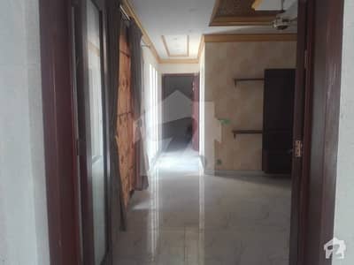 1 Kanal  Beautiful Upper  Portion For Rent