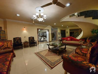 ڈی ایچ اے فیز 6 ڈی ایچ اے کراچی میں 5 کمروں کا 1 کنال مکان 11 کروڑ میں برائے فروخت۔