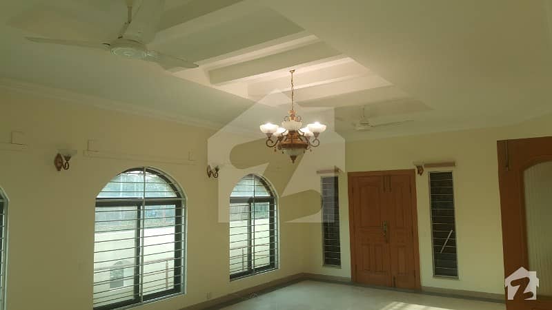 F-11/3 - 500 Yards House With Basement 6 Bedrooms Complete Marble Flooring Rent Rs 200000