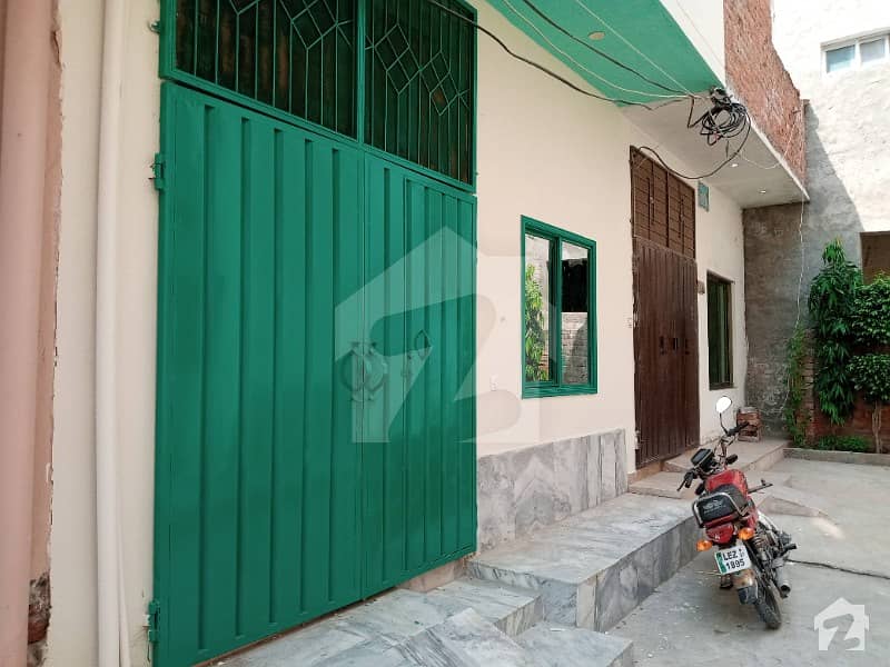 یو ایم ٹی روڈ یو ایم ٹی سوسائٹی لاہور میں 3 کمروں کا 3 مرلہ مکان 76 لاکھ میں برائے فروخت۔