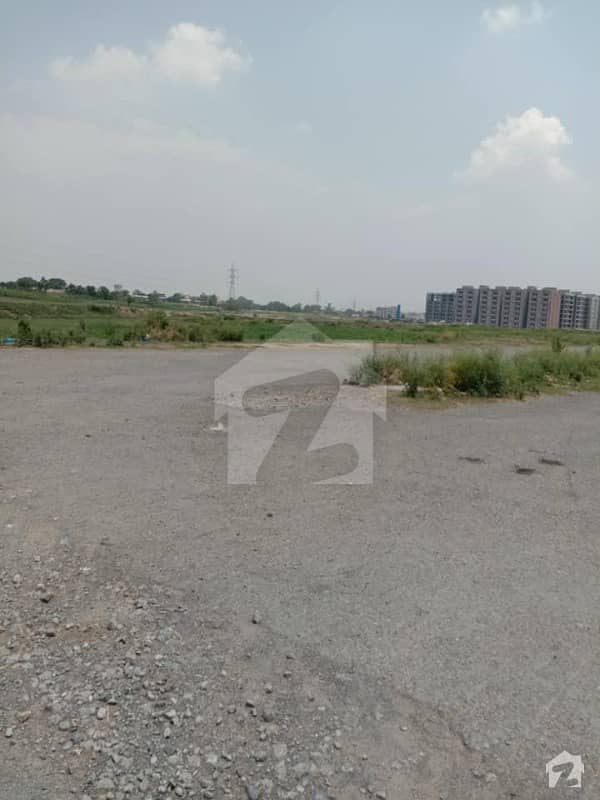 I123 Plot For Sale Small Number Park Face Level Plot