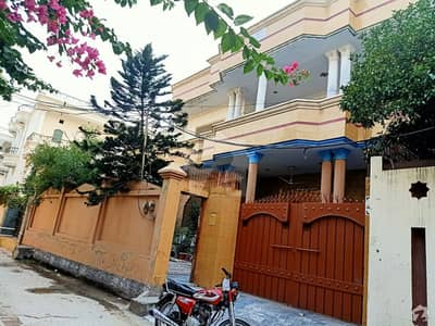 شاہ حسین روڈ گجرات میں 6 کمروں کا 12 مرلہ مکان 3.8 کروڑ میں برائے فروخت۔