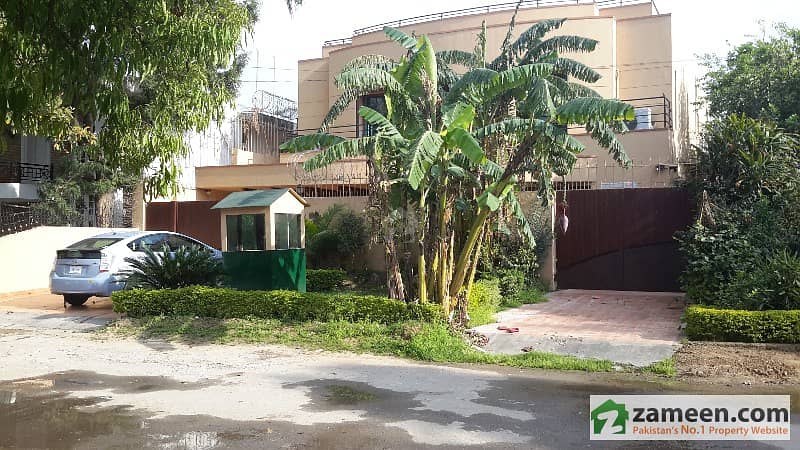 F-8/3  House Available For Sale  Margalla Facing Dead End Street At Premium Location