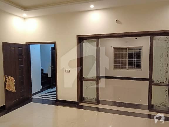 1-kanal Luxury Lower Portion With 3-beds, Drawing & Servant Quarter In Architect Society Near Shoukat Khanum Chowk Lahore.