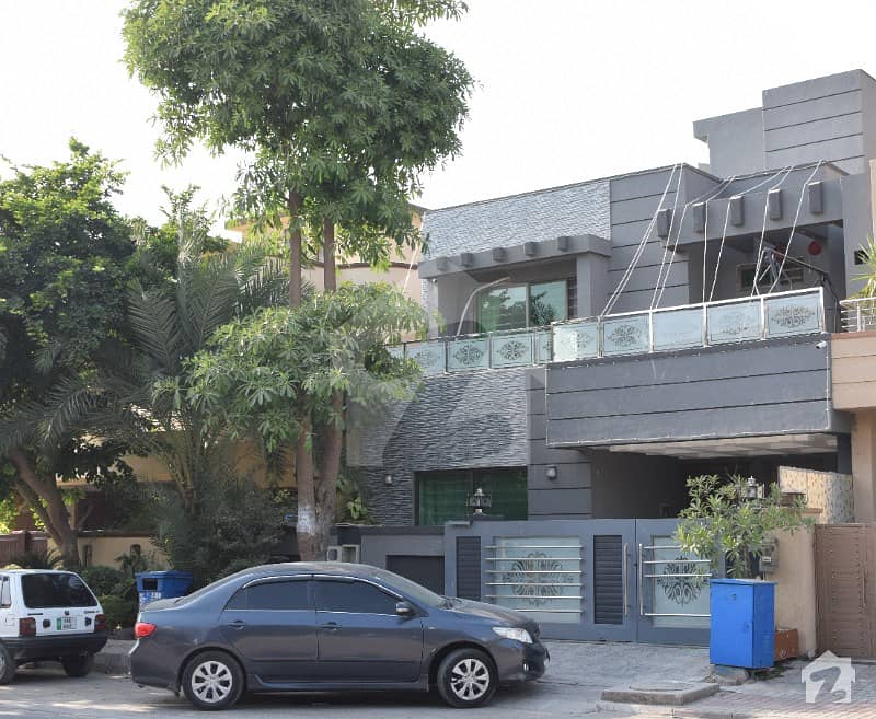 10 Marla Boulevard Double Unit Basement House Is Available For Sale