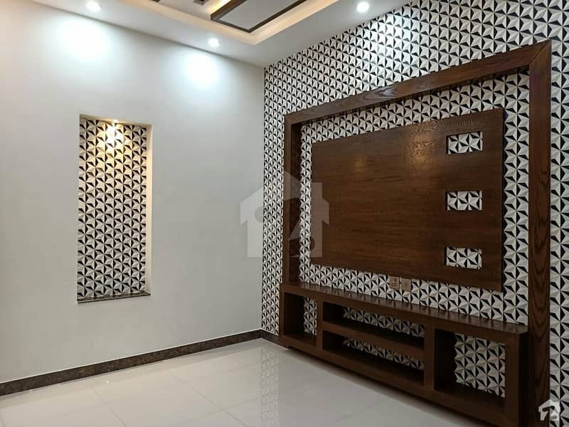 1 Kanal Upper Portion Situated In Model Town For Rent