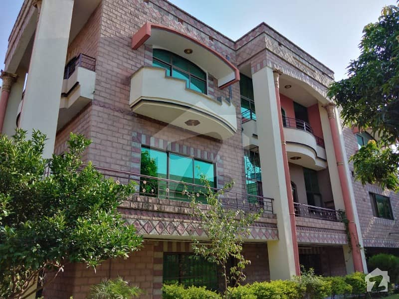 گلریز ہاؤسنگ سوسائٹی فیز 2 گلریز ہاؤسنگ سکیم راولپنڈی میں 11 کمروں کا 2.65 کنال مکان 9.5 کروڑ میں برائے فروخت۔