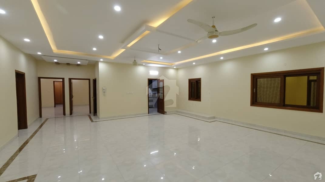 ڈی ایچ اے ڈیفینس کراچی میں 5 کمروں کا 1 کنال مکان 10.5 کروڑ میں برائے فروخت۔