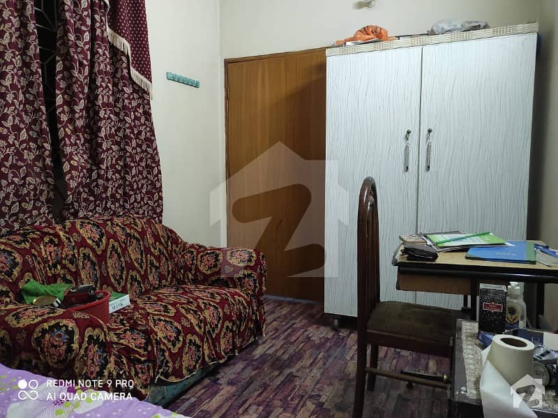 وحدت کالونی لاہور میں 7 کمروں کا 4 مرلہ مکان 1.3 کروڑ میں برائے فروخت۔