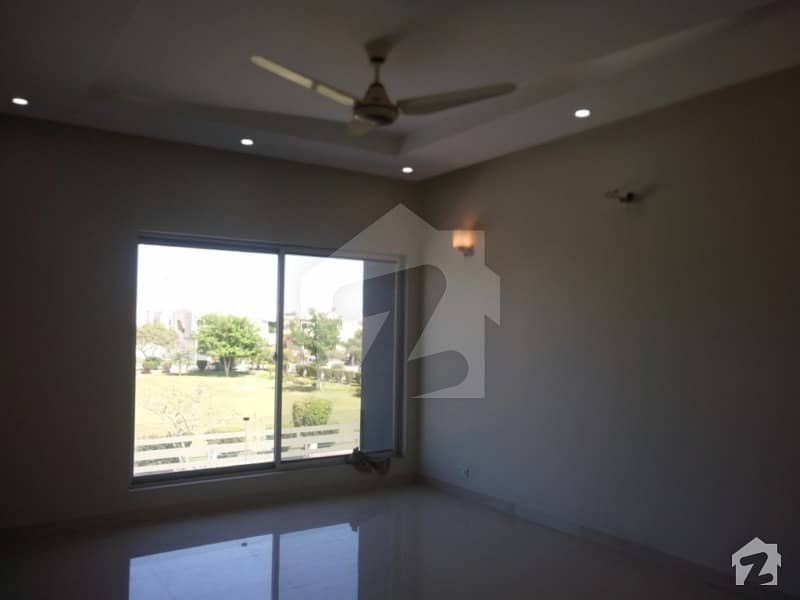 10 Marla Spacious Upper Portion Available In Paragon City For Rent