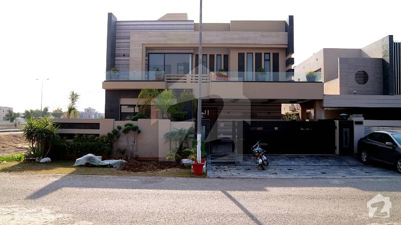 Stunning 4500  Square Feet House In Dha Defence Available