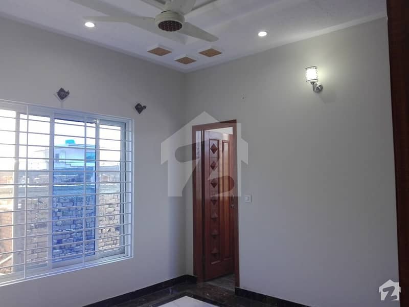 جی ۔ 13 اسلام آباد میں 6 کمروں کا 11 مرلہ مکان 3.6 کروڑ میں برائے فروخت۔