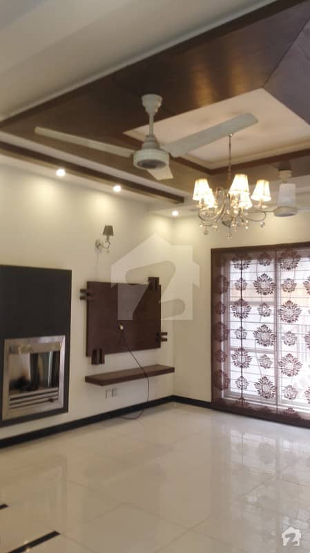 ڈی ایچ اے فیز 5 ڈیفنس (ڈی ایچ اے) لاہور میں 4 کمروں کا 10 مرلہ مکان 1.15 لاکھ میں کرایہ پر دستیاب ہے۔