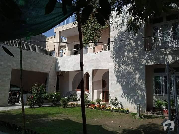 نیو سُپر ٹاؤن لاہور میں 6 کمروں کا 1 کنال مکان 4.5 کروڑ میں برائے فروخت۔