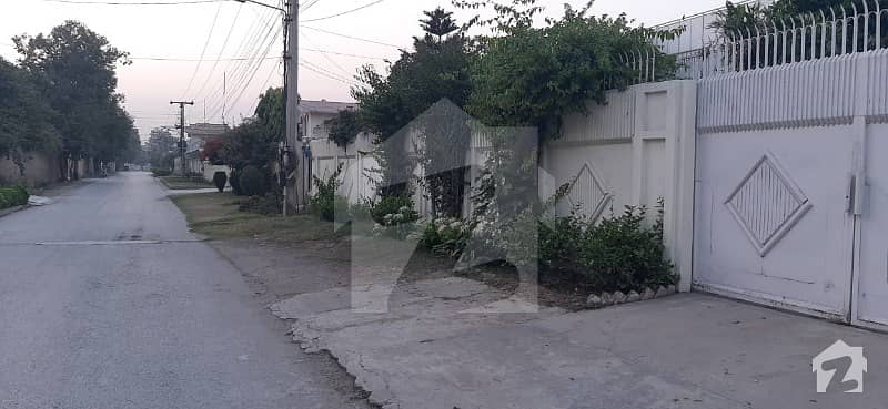 حیات آباد فیز 1 حیات آباد پشاور میں 8 کمروں کا 2 کنال مکان 2 لاکھ میں کرایہ پر دستیاب ہے۔