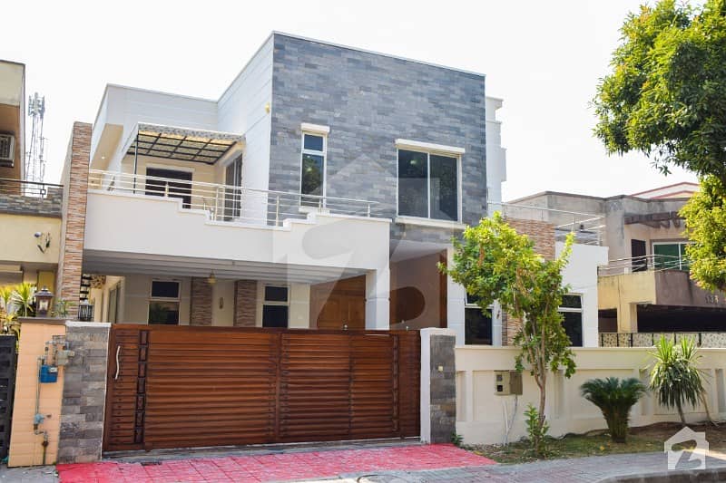 بحریہ ٹاؤن فیز 4 بحریہ ٹاؤن راولپنڈی راولپنڈی میں 11 کمروں کا 1 کنال مکان 4.35 کروڑ میں برائے فروخت۔