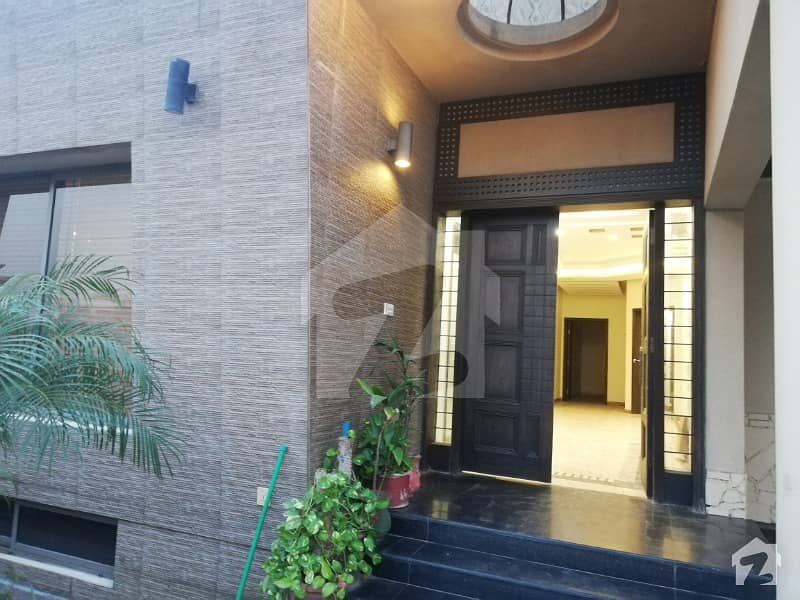 ڈی ایچ اے فیز 6 ڈیفنس (ڈی ایچ اے) لاہور میں 5 کمروں کا 1 کنال مکان 1.5 لاکھ میں کرایہ پر دستیاب ہے۔