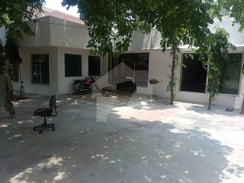 9000  Square Feet House In Gulberg Is Available