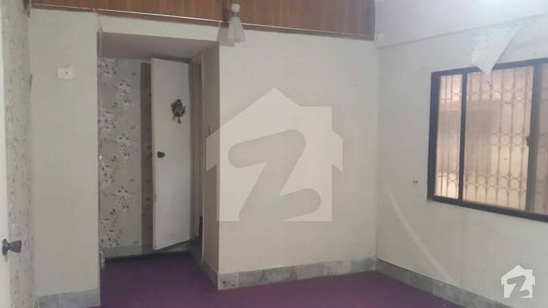 ڈی ایچ اے فیز 2 ایکسٹینشن ڈی ایچ اے ڈیفینس کراچی میں 5 کمروں کا 9 مرلہ فلیٹ 1.65 کروڑ میں برائے فروخت۔
