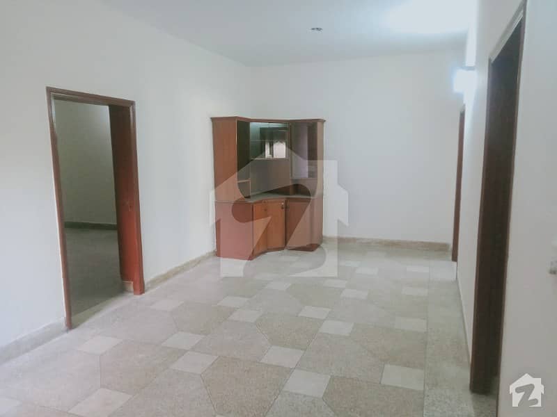 2925  Square Feet Upper Portion In Allama Iqbal Town Best Option