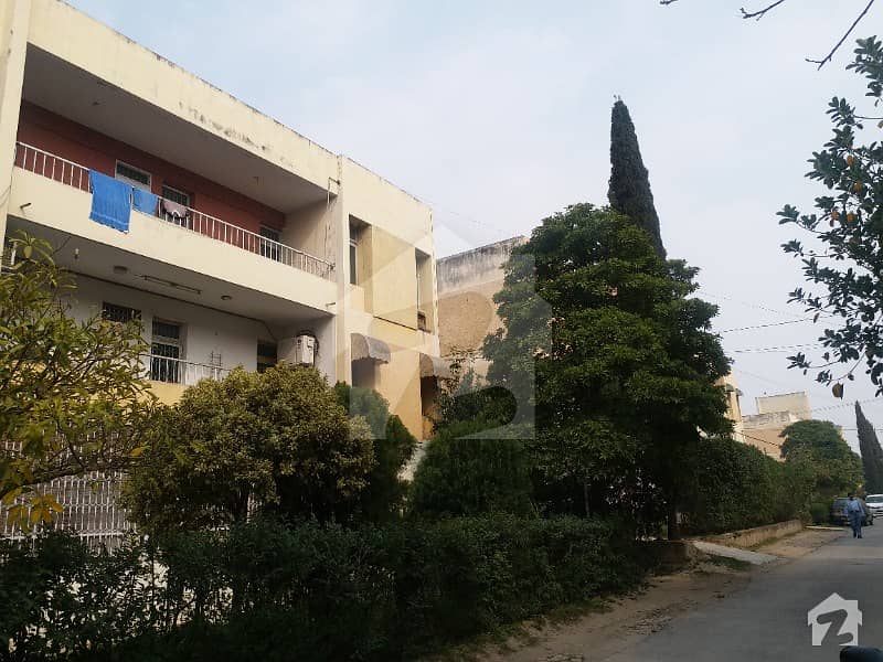 Askari 1 Top Second Floor Flat Is Available For Sale