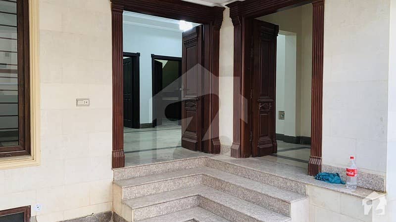 10 Marla 5 Bedroom House For Rent