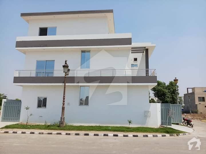 6 Marla Corner Brand New Beautiful House Near To Park 60 Wide Rod Excellent Location