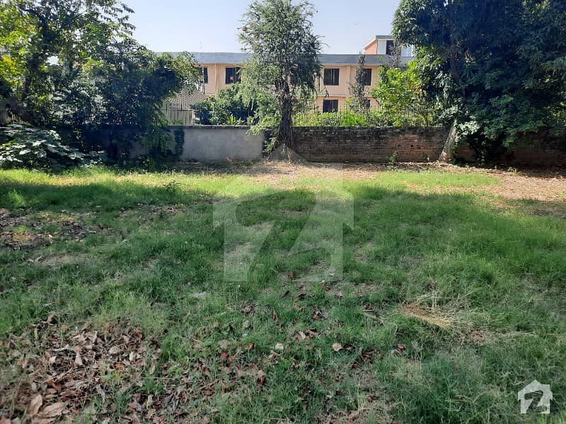 An Excellent Plot  60 X100  666 Sq Yds Small Dead End Street Dead Ednd Corner Plot F8 Is Available For Sale