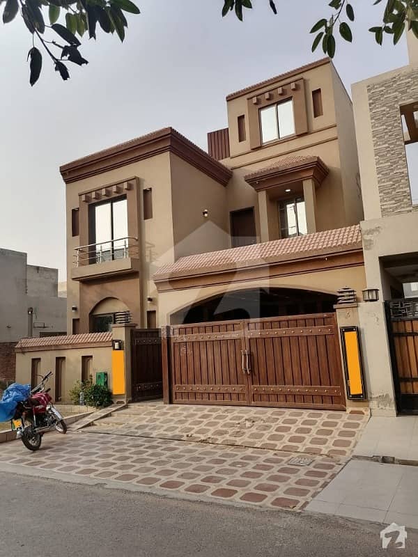 8 Marla Full House For Rent in Bahria Town Lahore