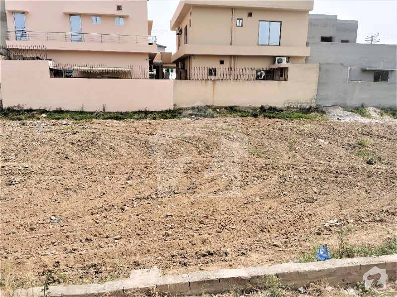 8 Marla Commercial Plot In A Block Near Entrance And Medical College