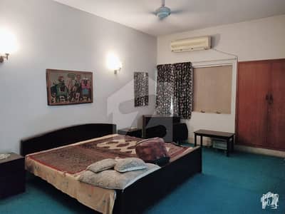 1000 Sq Yards Old Bungalow For Sale 1000 Sq Yards Old Bungalow For Sale