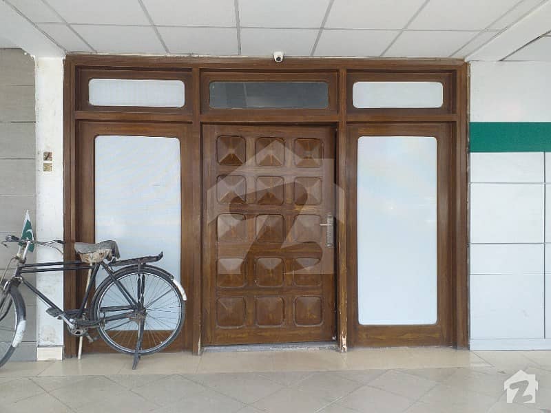 ایف ۔ 8 اسلام آباد میں 4 کمروں کا 13 مرلہ دفتر 4 لاکھ میں کرایہ پر دستیاب ہے۔