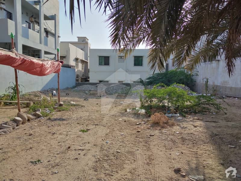 گلستانِِ جوہر ۔ بلاک 14 گلستانِ جوہر کراچی میں 18 مرلہ رہائشی پلاٹ 4 کروڑ میں برائے فروخت۔