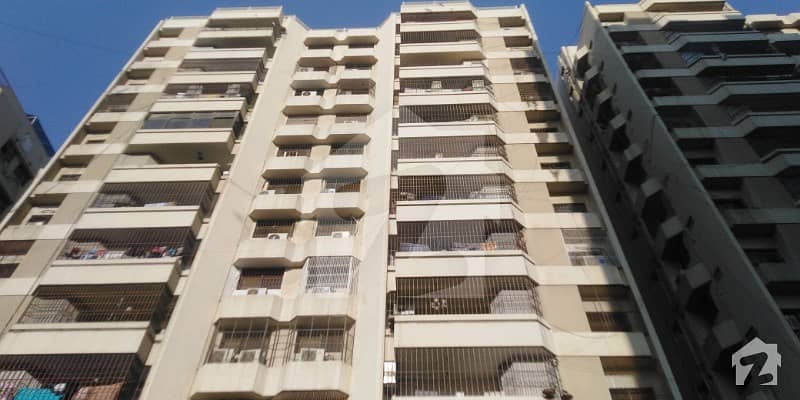 فریرے ٹاؤن کراچی میں 3 کمروں کا 8 مرلہ فلیٹ 3.65 کروڑ میں برائے فروخت۔