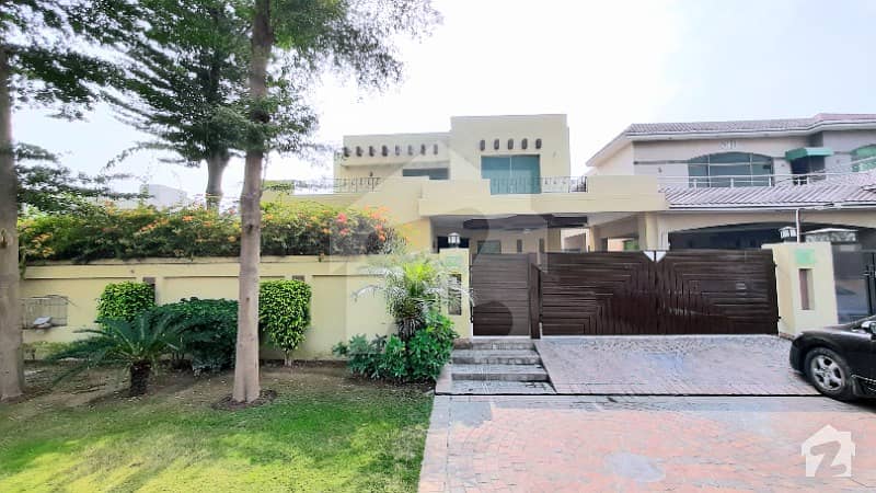 One Kanal Ultra Modern Lavish Bungalow Available For Rent Near Jalal Sons