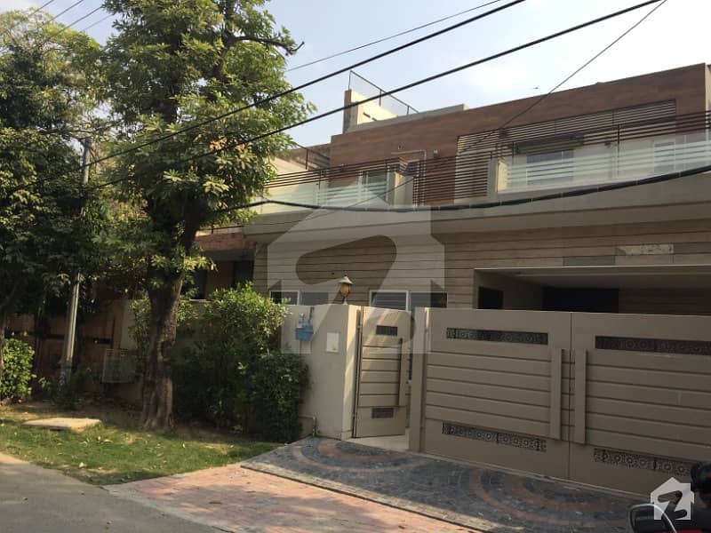 10 Marla 100 Owner Built Solid Bungalow In Phase 1 Dha Lahore For Urgent Sale
