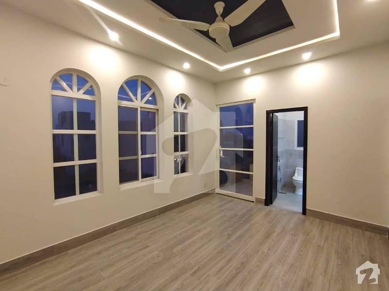 Fully Independent 1 Kanal Upper Portion Available For Rent