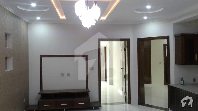 Beautiful 10 Marla Upper Portion For Rent In Phase Iii