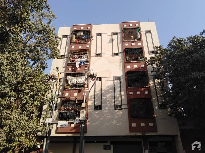 ناظم آباد - بلاک 3 ناظم آباد کراچی میں 2 کمروں کا 5 مرلہ فلیٹ 65 لاکھ میں برائے فروخت۔