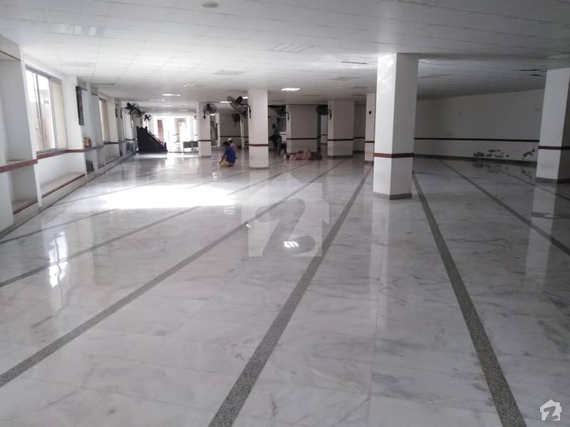 1750 Square Feet Flat Ideally Situated In Rashid Minhas Road