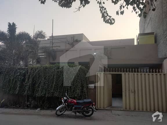 علی پارک کینٹ لاہور میں 4 کمروں کا 12 مرلہ مکان 2.75 کروڑ میں برائے فروخت۔
