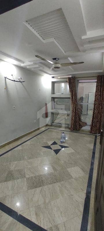 وافی سٹی ہاؤسنگ سکیم گوجرانوالہ میں 2 کمروں کا 5 مرلہ کمرہ 10 ہزار میں کرایہ پر دستیاب ہے۔