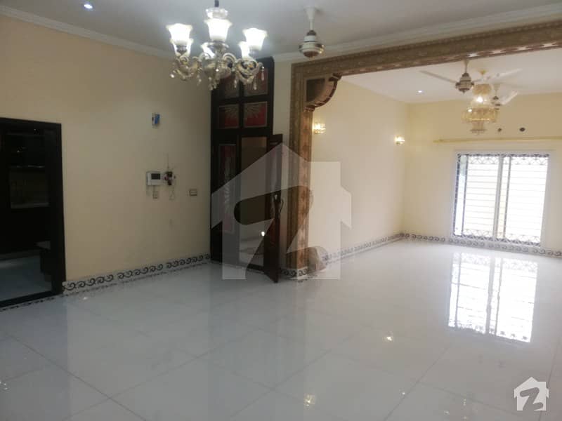 10 Marla House For Rent In Chambelli Block Sector C Bahria Town Lahore