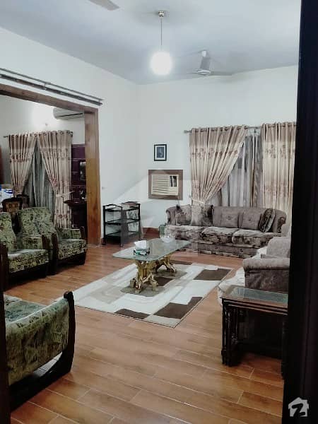 عارف ٹاؤن بہاولپور میں 5 کمروں کا 1.1 کنال مکان 3.2 کروڑ میں برائے فروخت۔